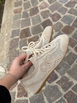 Ażurowe sneakersy
