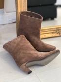 Eleganckie zamszowe botki L'estrosa