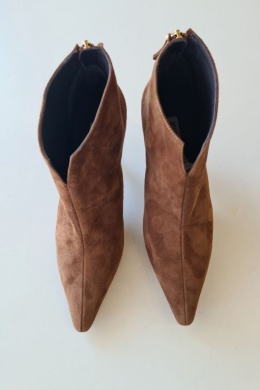 Eleganckie zamszowe botki Spaziomoda
