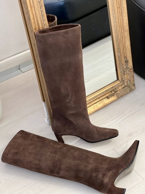 Eleganckie zamszowe kozaki L'estrosa Eleganckie zamszowe kozaki L'estrosa