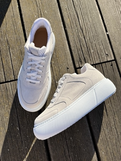 Zamszowe sneakersy Lestrosa