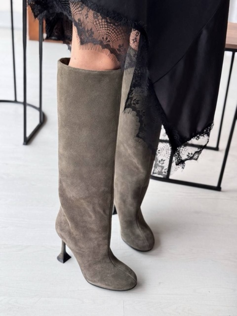 Kozaki na obcasie L'estrosa