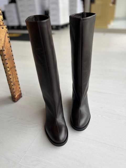 Szerokie kozaki L'estrosa