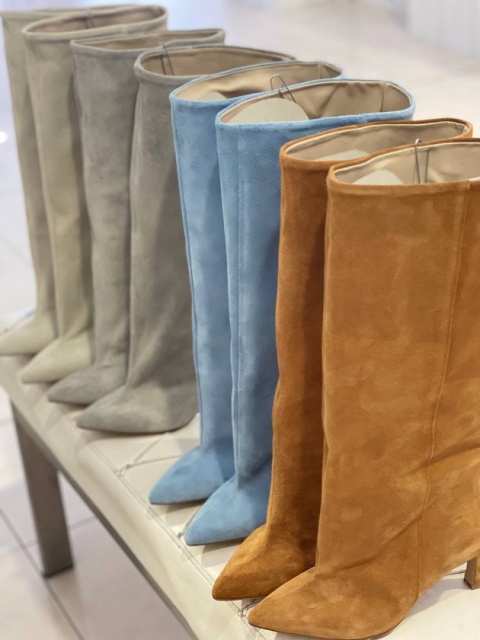 Szerokie zamszowe kozaki Lancioni