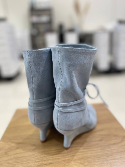 Sznurowane kozaki na platformie L’estrosa