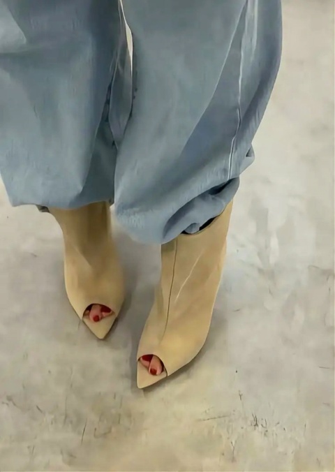 Zamszowe kozaki na platformie L'estrosa