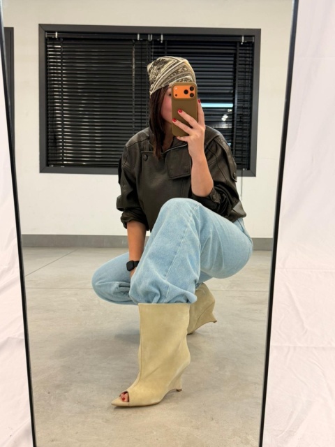 Zamszowe kozaki na platformie L'estrosa