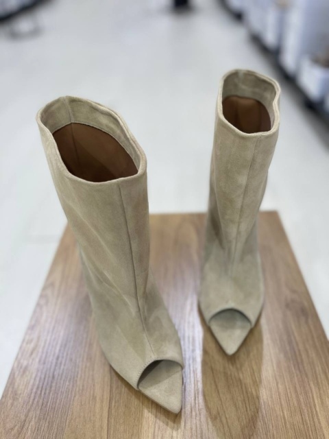 Zamszowe kozaki na platformie L'estrosa