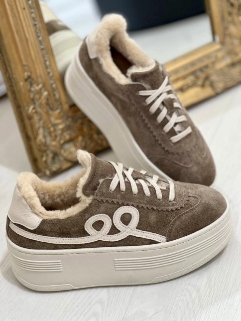 Zamszowe sneakersy na platformie Lestrosa Zamszowe sneakersy na platformie Lestrosa