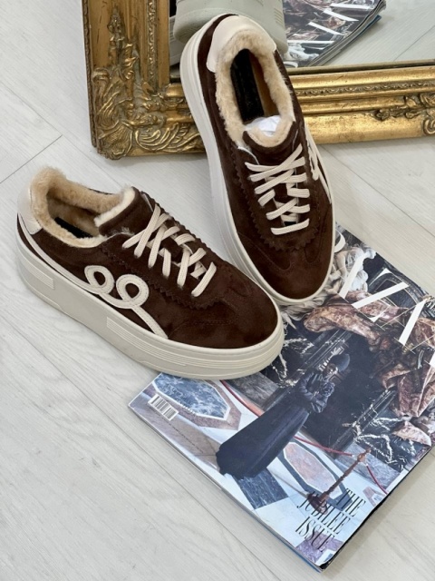Zamszowe sneakersy na platformie Lestrosa Zamszowe sneakersy na platformie Lestrosa