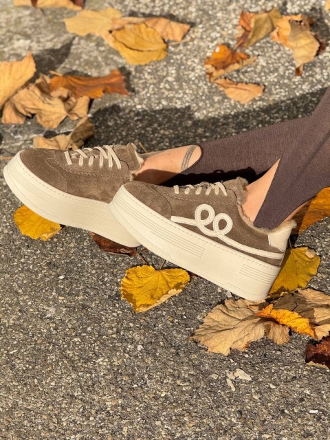 Zamszowe sneakersy na platformie Lestrosa Zamszowe sneakersy na platformie Lestrosa