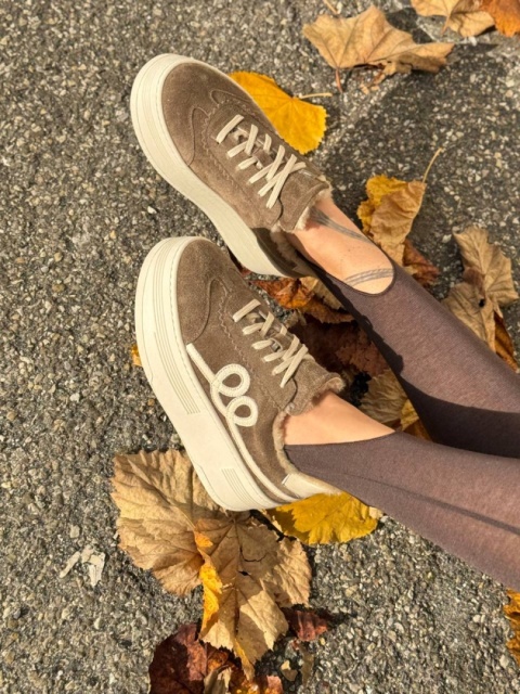 Zamszowe sneakersy na platformie Lestrosa Zamszowe sneakersy na platformie Lestrosa