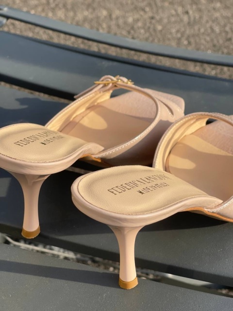 Eleganckie klapki na obcasie Lancioni