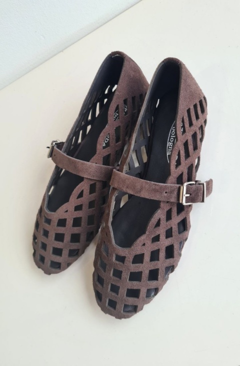 Eleganckie zamszowe baletki Spaziomoda