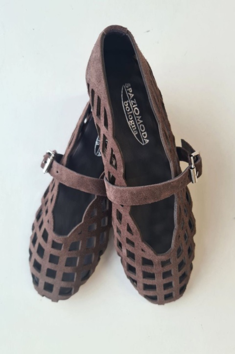Eleganckie zamszowe baletki Spaziomoda