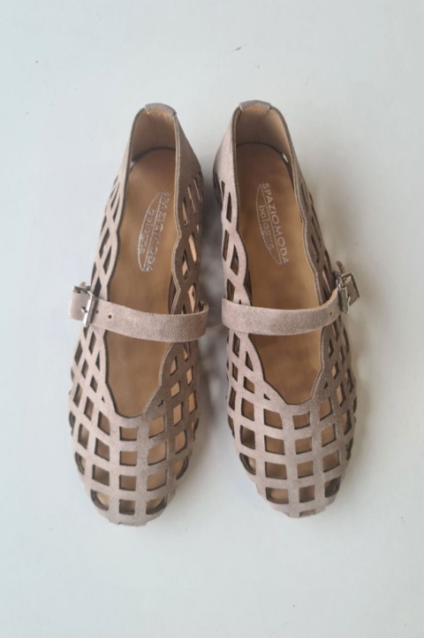 Eleganckie zamszowe baletki Spaziomoda