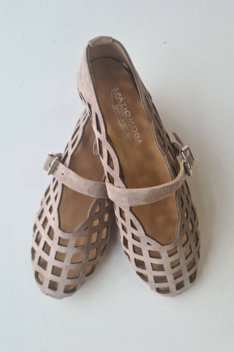 Eleganckie zamszowe baletki Spaziomoda