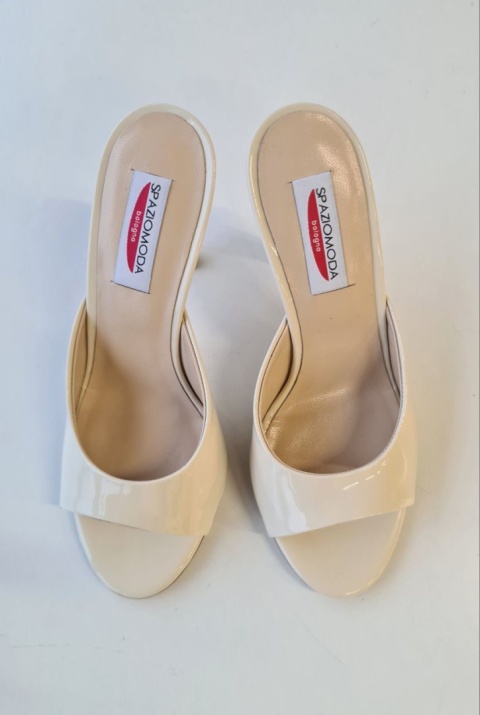 Klapki na obcasie Spaziomoda