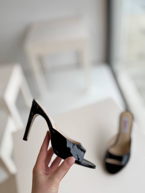 Klapki na obcasie Spaziomoda