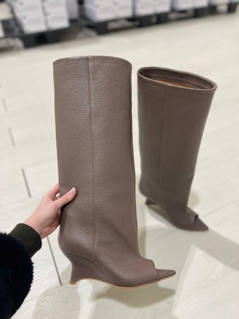 Kozaki na platformie L'estrosa Aria