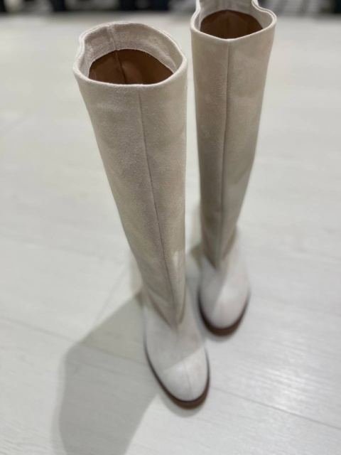 Szerokie kozaki L'estrosa