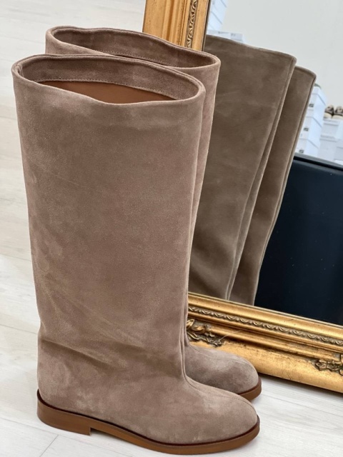 Szerokie kozaki L'estrosa