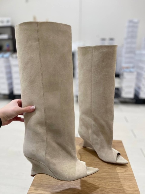 Szerokie zamszowe kozaki L’estrosa