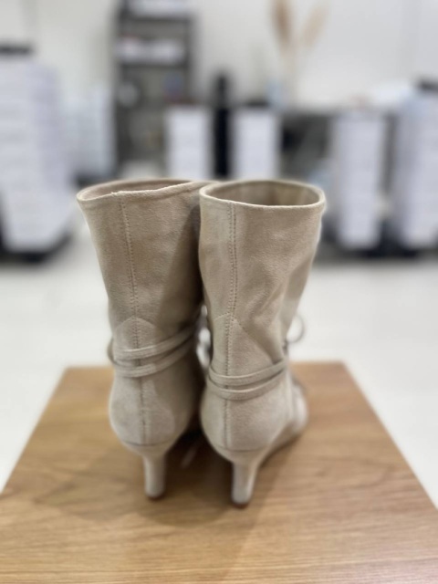 Sznurowane kozaki na platformie L’estrosa