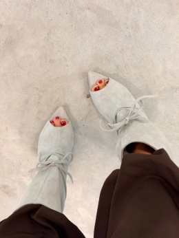 Sznurowane kozaki na platformie L'estrosa