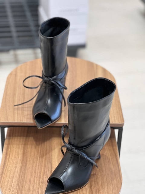 Sznurowane kozaki na platformie skóra