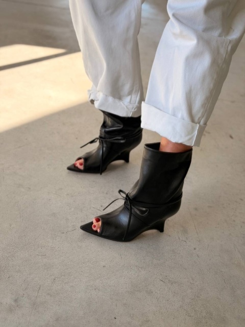 Sznurowane kozaki na platformie skóra