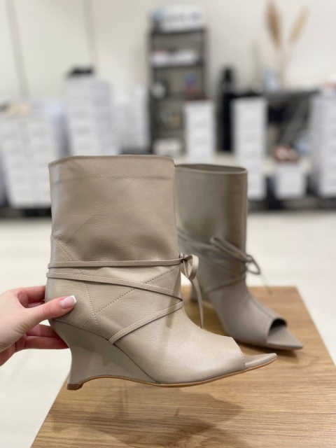 Sznurowane kozaki na platformie skóra