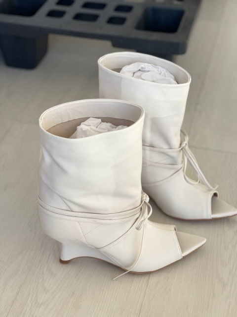 Sznurowane kozaki na platformie skóra