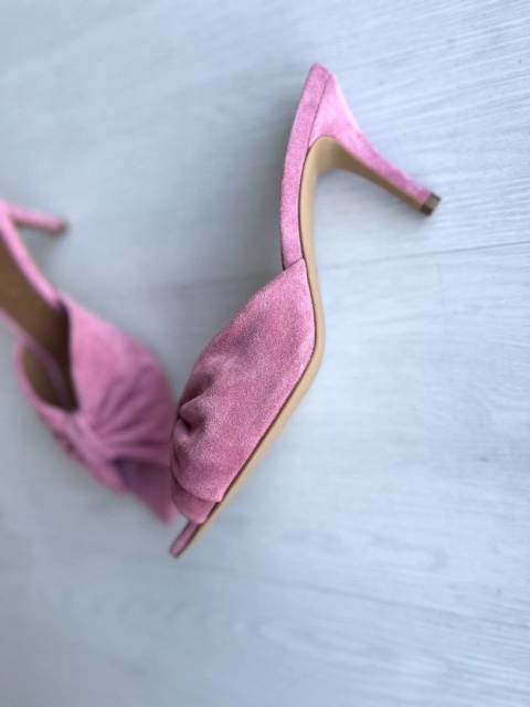 Zamszowe klapki z kokardka