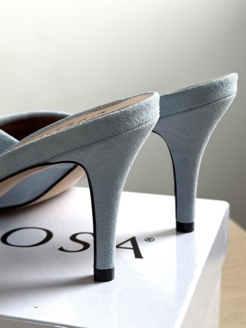 Zamszowe klapki z kokardka