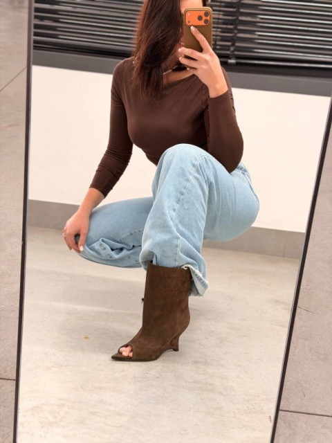 Zamszowe kozaki na platformie L'estrosa