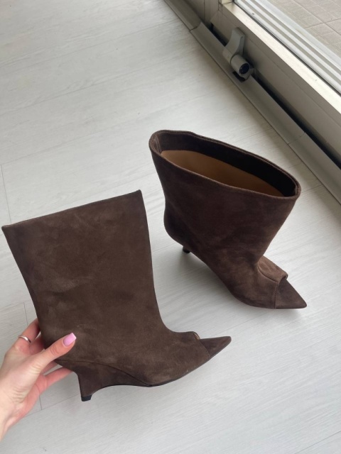 Zamszowe kozaki na platformie L'estrosa