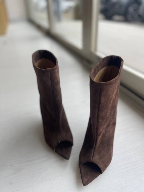 Zamszowe kozaki na platformie L'estrosa