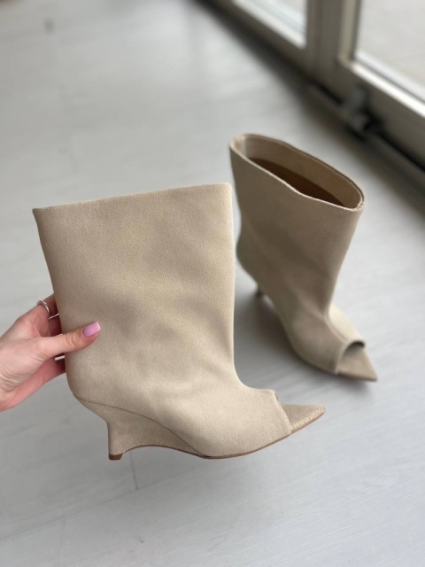 Zamszowe kozaki na platformie L'estrosa