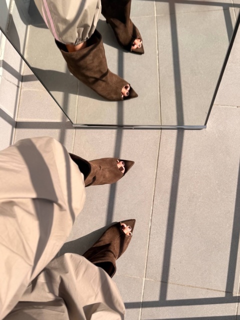 Zamszowe kozaki na platformie L'estrosa