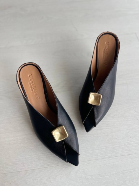 Klapki Bella L'estrosa — skórzane czarne