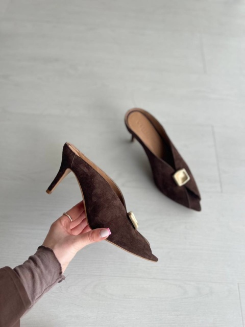 Klapki Bella L'estrosa — zamszowe brązowe