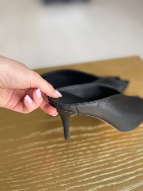 Klapki L'estrosa Sole skòra — czarne