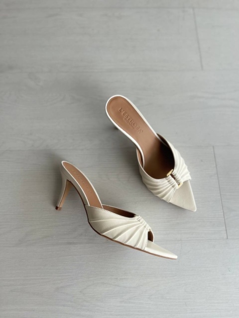 Klapki L'estrosa — mleczne