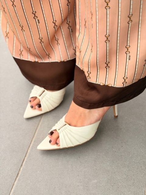 Klapki L'estrosa — mleczne