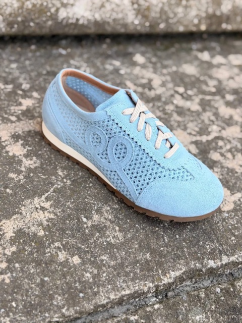 Sneakersy L'estrosa — ażurowe błękitne zamszowe
