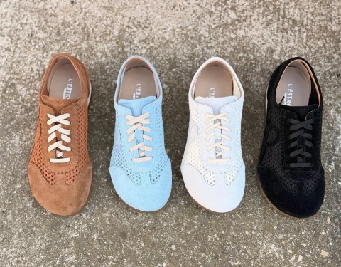 Sneakersy L'estrosa — ażurowe brązowe zamszowe