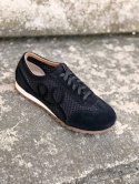Sneakersy L'estrosa — ażurowe czarne zamszowe