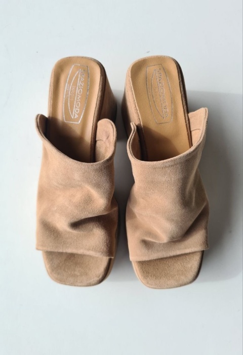 Zamszowe klapki Spaziomoda