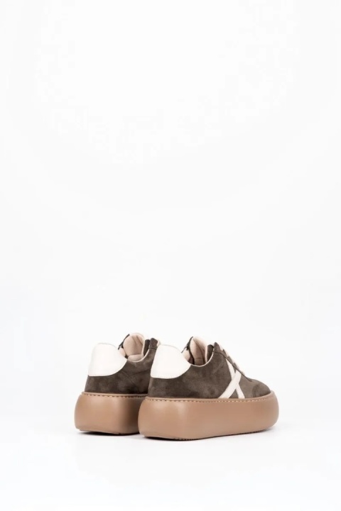 Sneakersy Zamszowe — taupe